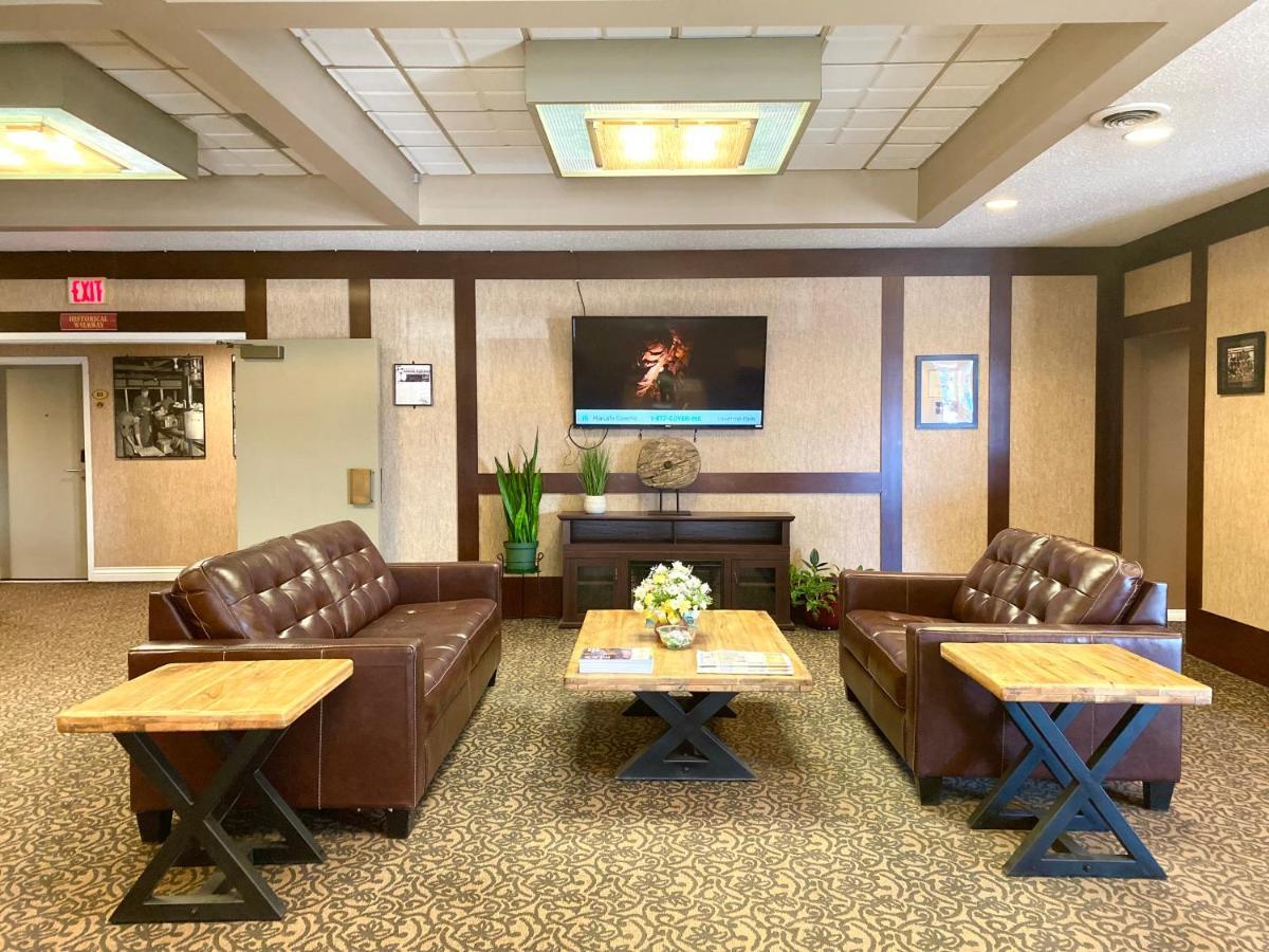 The George Dawson Inn & Conference Centre Dawson Creek Ngoại thất bức ảnh